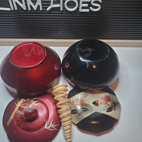 Vintage Japanese Lacquerware Bonbonniere Bowl(s) w/ lids 1 Red, 1 Black… - Picture 5 of 16